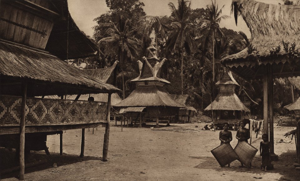 KITLV - 88341 - Kleingrothe, C.J. - Medan - Karo Batak village in Deli, Sumatra - 1905