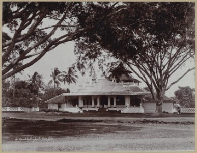 KITLV - 7520 - Lambert & Co., G.R. - Singapore - Mosque on the alun-alun (green) at Garut - circa 1900