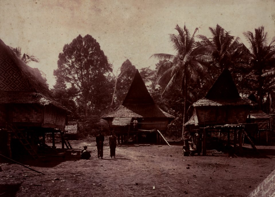 KITLV - 402745 - Stafhell & Kleingrothe - Medan-Deli - Karo Batak houses in a village on the east coast of Sumatra - circa 1900