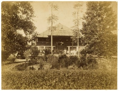 KITLV - 40334 - Stafhell & Kleingrothe - Medan - Administrator's house of tobacco company Paja-Bakon at Labuhan, Deli, Sumatra - circa 1890