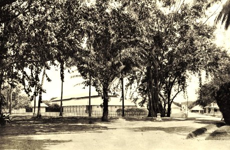 KITLV - 78294 - Kleingrothe, C.J. - Medan - Fermentation barn of the Amsterdam Deli Company near Medan, Sumatra at Padang Bulan - circa 1900