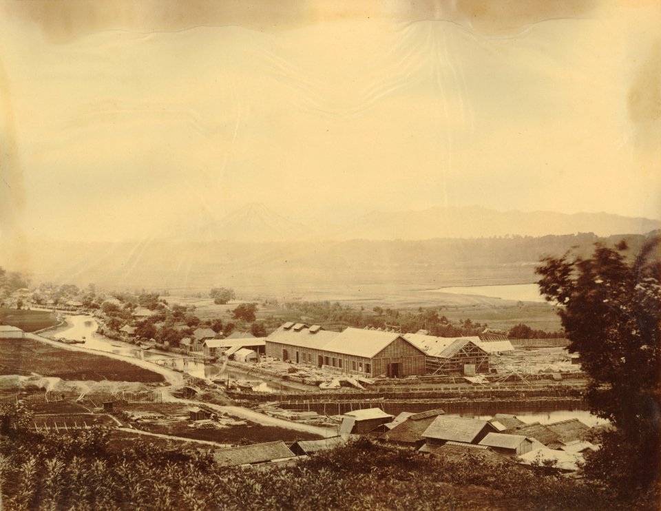 KITLV - 89933 - Beato, Felice - Village on a river at the foot of the Fusiyama in Japan - presumably 1863-1865