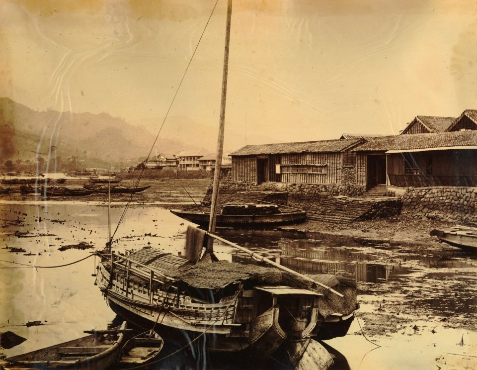 KITLV - 89941 - Beato, Felice - Japanese sailboat near the warehouses at Dejima, Nagasaki, Japan - presumably 1863-1865