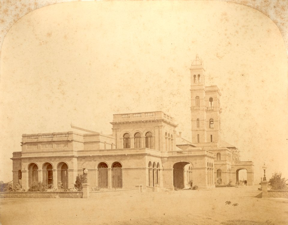 KITLV 100081 - Unknown - Government House of the British rule in Ganeshkhind at Poona in India - Around 1875