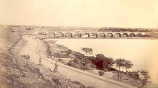 KITLV 100085 - Unknown - Fitzgerald Bridge (Bund Garden Bridge) over the Moola-Moota at Poona in India - Around 1875