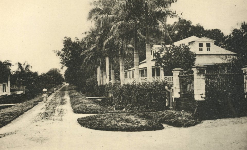 KITLV - 91007 - The guest building of the Colonial Savings Bank at the Great Combéweg Paramaribo - circa 1885