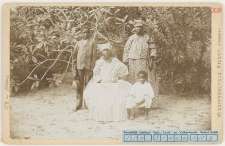 KITLV - 4693 - Afro-Surinam women and two children, possibly matrifocal family of two or three generations in Paramaribo - circa 1900
