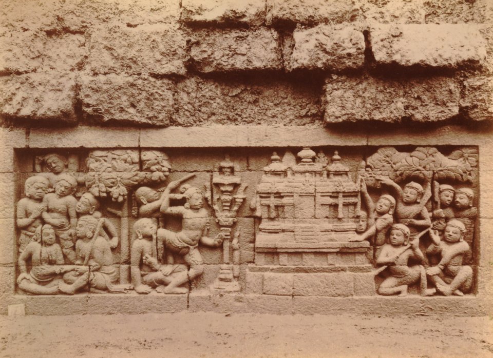 KITLV 103556 - Kassian Céphas - Bas-relief at Borobudur near Magelang - 1890-1891