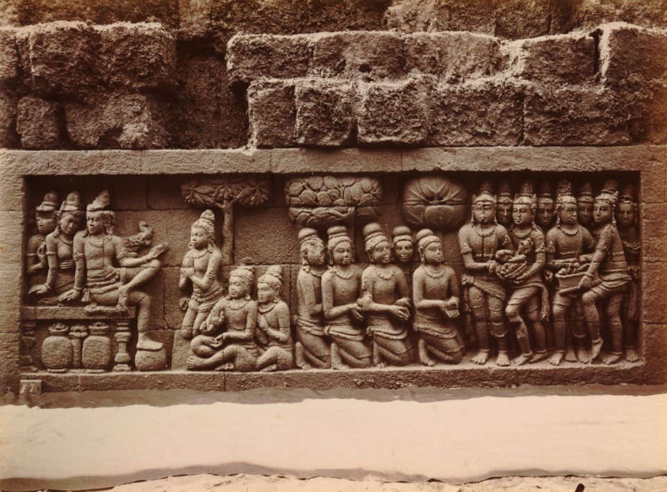 KITLV 103560 - Kassian Céphas - Bas-relief at Borobudur near Magelang - 1890-1891