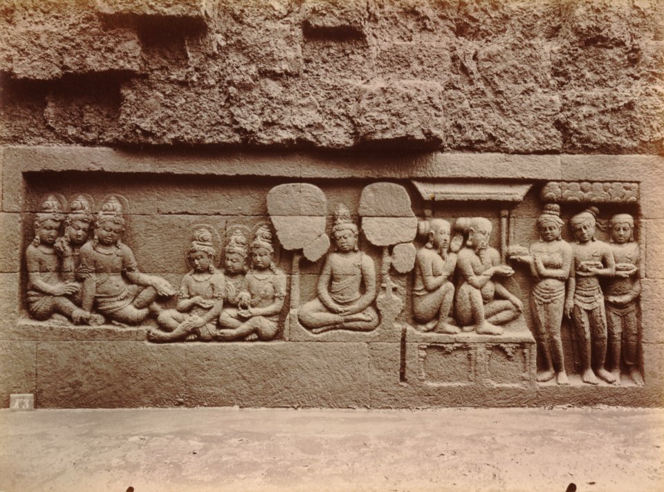 KITLV 103564 - Kassian Céphas - Bas-relief at Borobudur near Magelang - 1890-1891