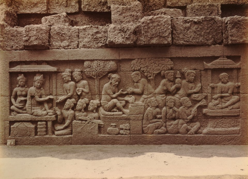 KITLV 103572 - Kassian Céphas - Bas-relief at Borobudur near Magelang - 1890-1891