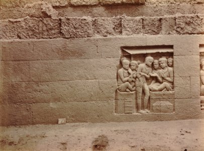 KITLV 103576 - Kassian Céphas - Bas-relief at Borobudur near Magelang - 1890-1891