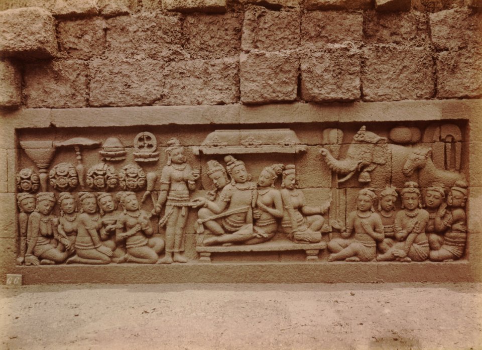 KITLV 103588 - Kassian Céphas - Bas-relief at Borobudur near Magelang - 1890-1891