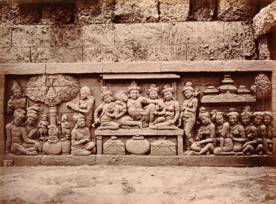 KITLV 103601 - Kassian Céphas - Bas-relief at Borobudur near Magelang - 1890-1891