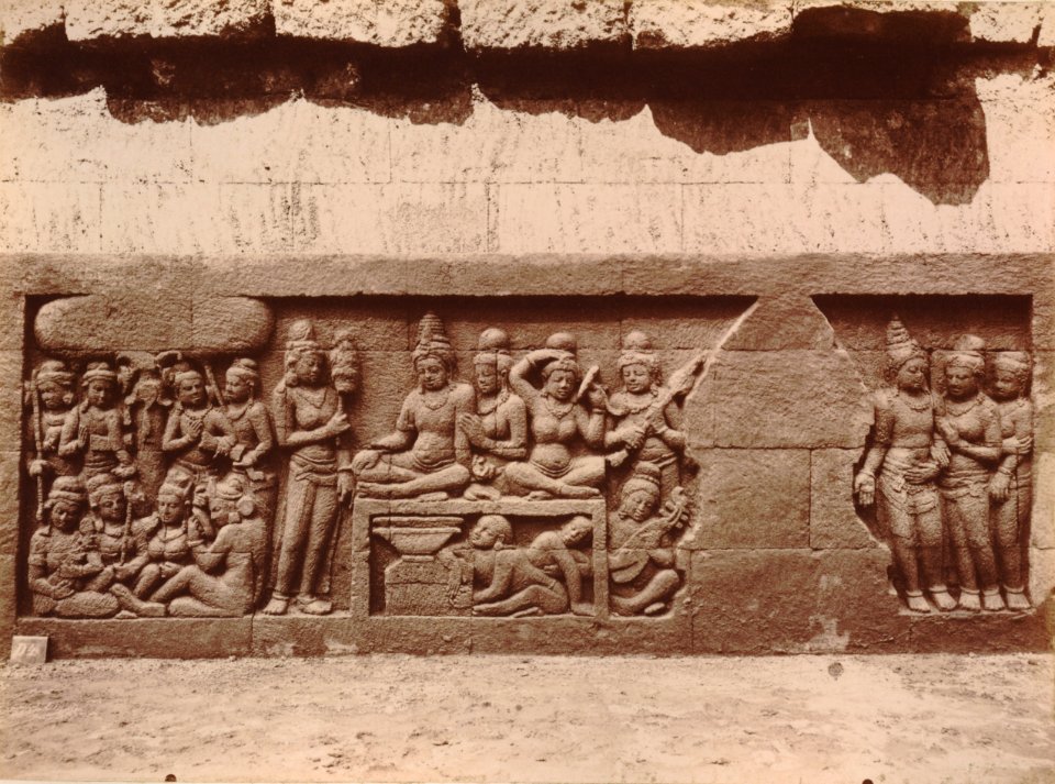 KITLV 103609 - Kassian Céphas - Bas-relief at Borobudur near Magelang - 1890-1891