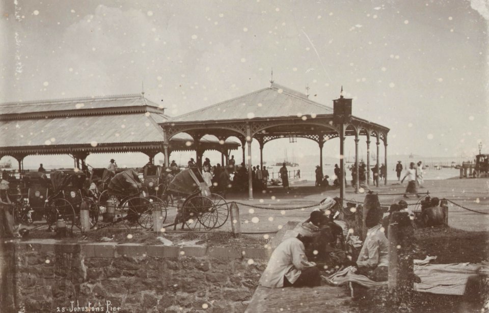 KITLV - 50211 - Lambert & Co., G.R. - Singapore - Johnston's Pier Singapore - circa 1900