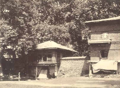 KITLV 100502 - Unknown - Water Work in a building, presumably in Kashmir in British India - Around 1870