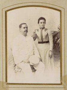 KITLV - 50480 - Kurkdjian, Ohannes - Soerabaja - Aryan couple - circa 1900