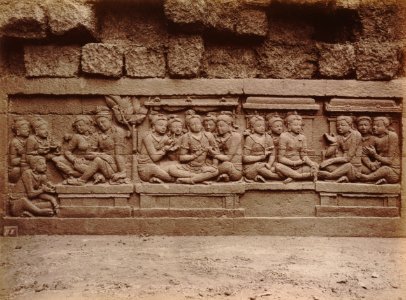 KITLV 103625 - Kassian Céphas - Bas-relief at Borobudur near Magelang - 1890-1891