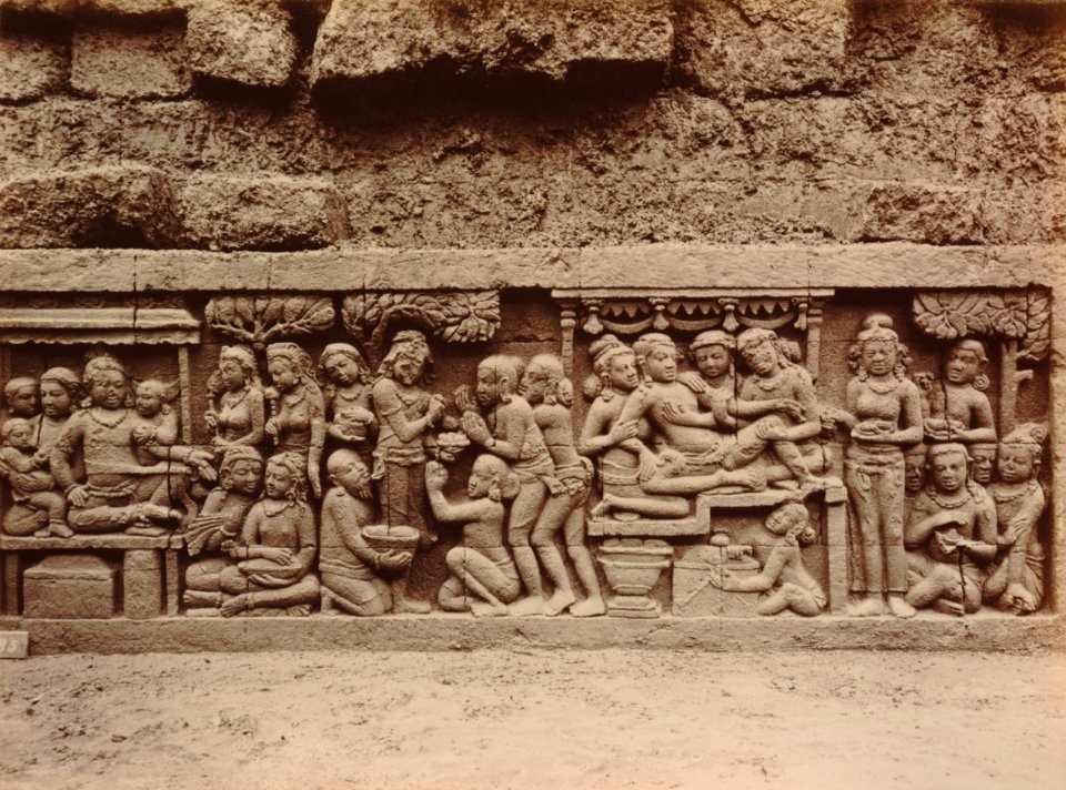 KITLV 103629 - Kassian Céphas - Bas-relief at Borobudur near Magelang - 1890-1891