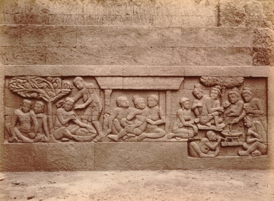KITLV 103633 - Kassian Céphas - Bas-relief at Borobudur near Magelang - 1890-1891