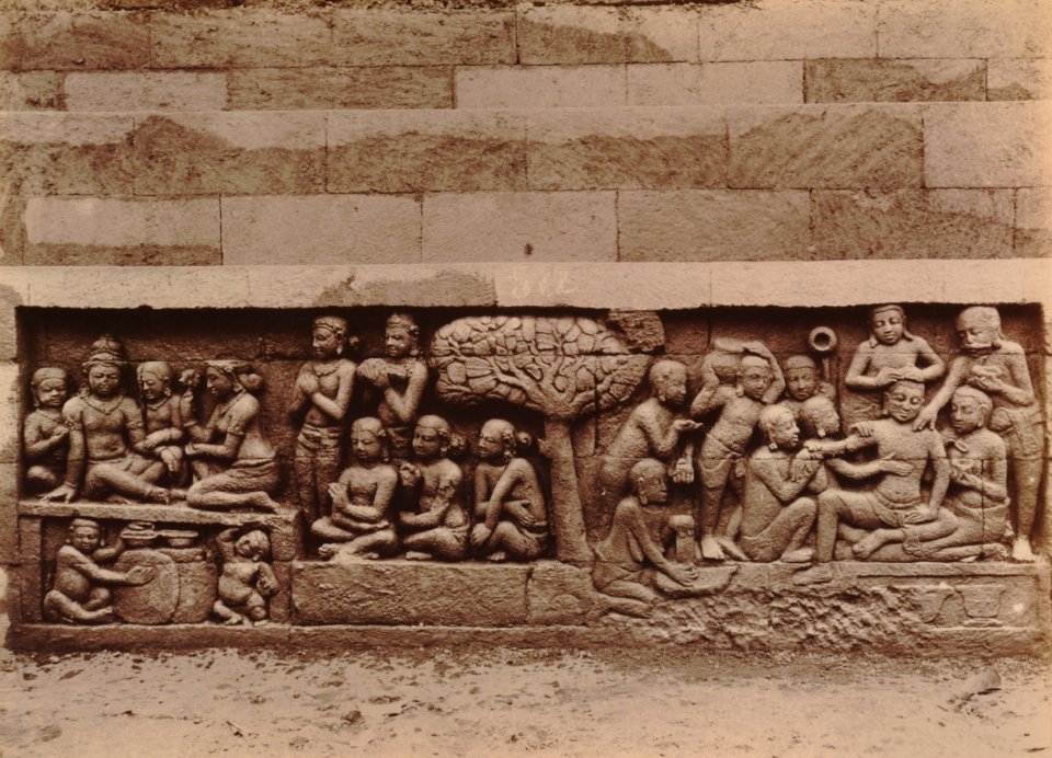 KITLV 103637 - Kassian Céphas - Bas-relief at Borobudur near Magelang - 1890-1891