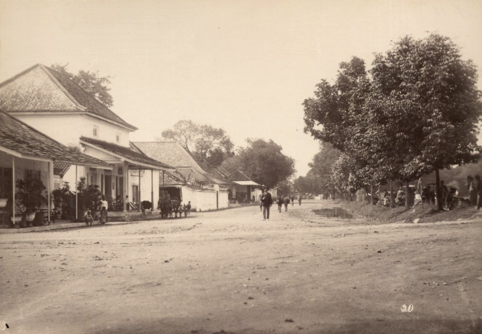KITLV 103220 - Céphas - Street behind Fort Vredeburg in Yogyakarta - Around 1890
