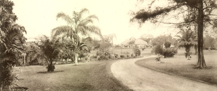 KITLV - 79950 - Kleingrothe, C.J. - Medan - Lake Club in Kuala Lumpur - circa 1910 photo