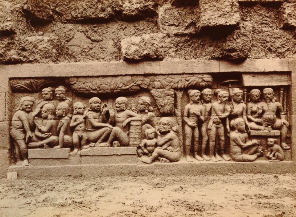 KITLV 103558 - Kassian Céphas - Bas-relief at Borobudur near Magelang - 1890-1891