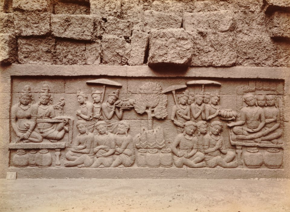 KITLV 103562 - Kassian Céphas - Bas-relief at Borobudur near Magelang - 1890-1891