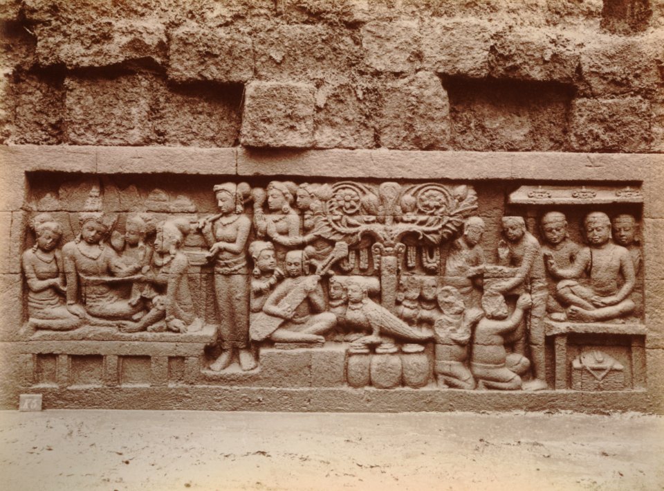 KITLV 103566 - Kassian Céphas - Bas-relief at Borobudur near Magelang - 1890-1891