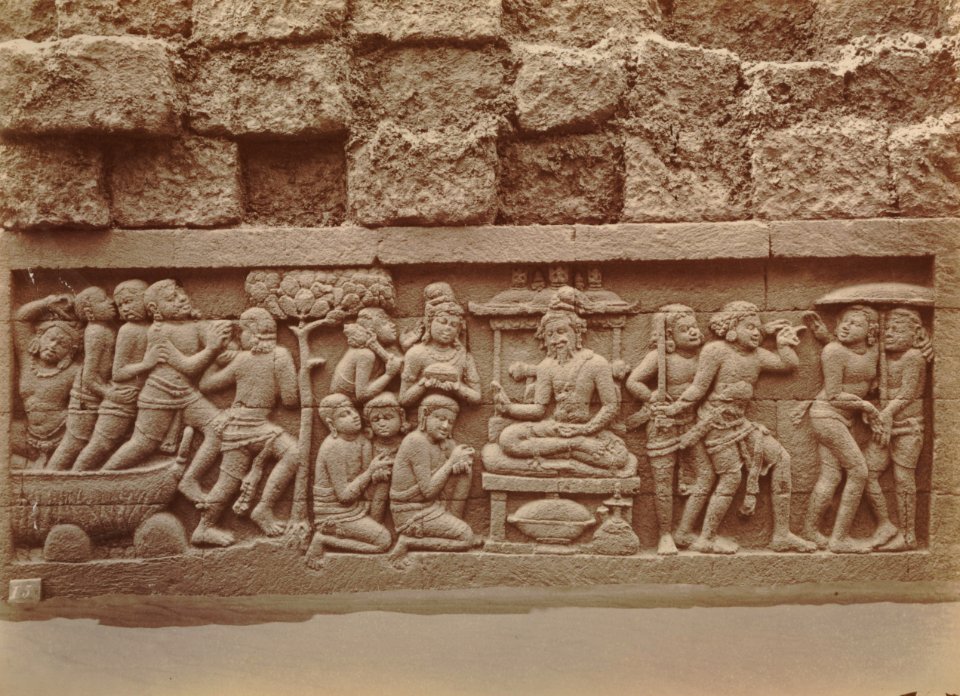 KITLV 103570 - Kassian Céphas - Bas-relief at Borobudur near Magelang - 1890-1891