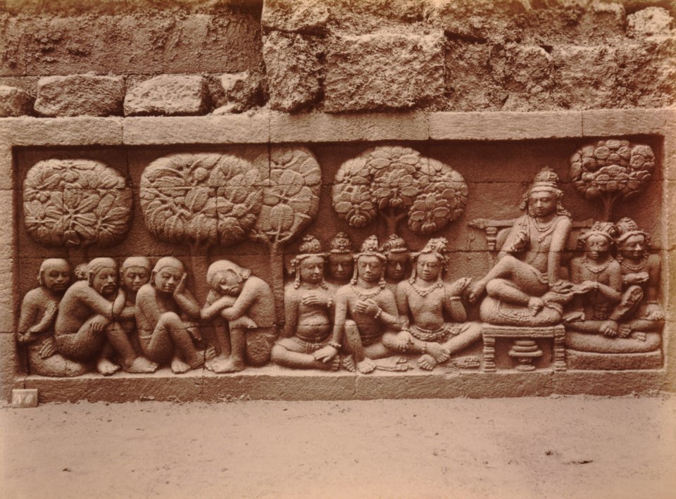 KITLV 103665 - Kassian Céphas - Bas-relief at Borobudur near Magelang - 1890-1891