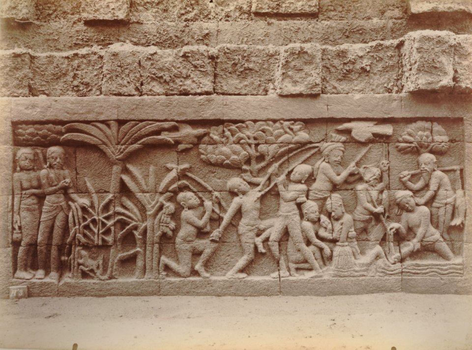 KITLV 103578 - Kassian Céphas - Bas-relief at Borobudur near Magelang - 1890-1891