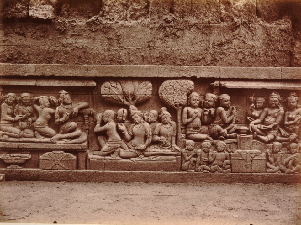 KITLV 103669 - Kassian Céphas - Bas-relief at Borobudur near Magelang - 1890-1891