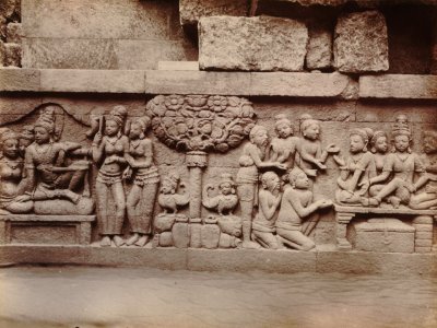 KITLV 103586 - Kassian Céphas - Bas-relief at Borobudur near Magelang - 1890-1891
