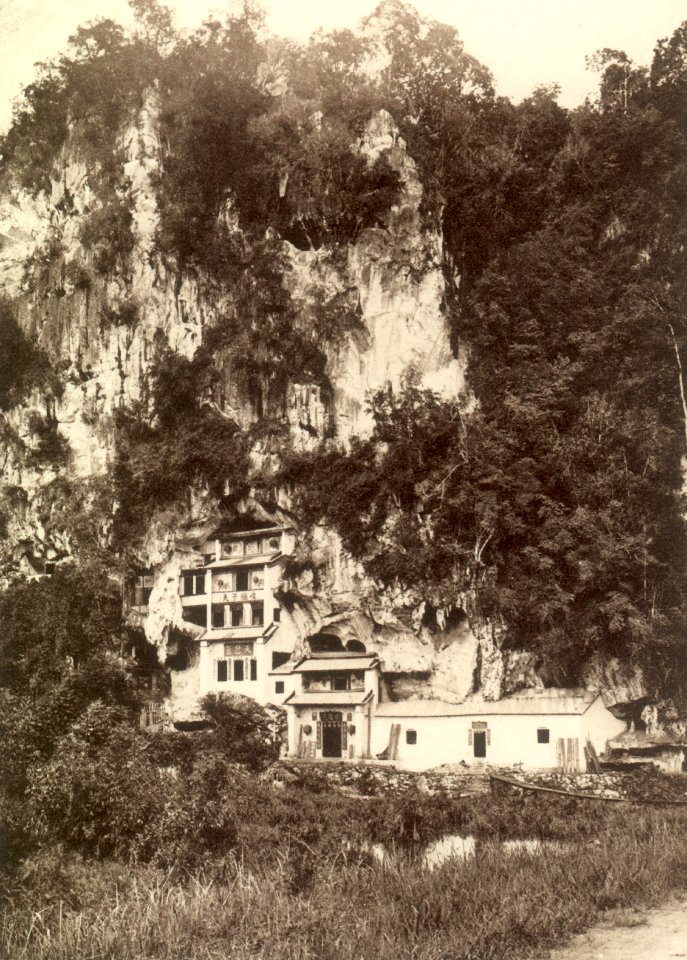 KITLV - 79990 - Kleingrothe, C.J. - Medan - Chinese temples in Ipoh, Malaysia - circa 1910