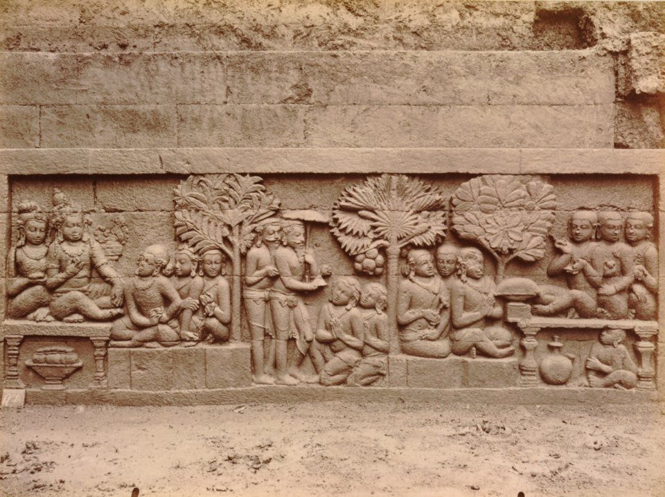 KITLV 103681 - Kassian Céphas - Bas-relief at Borobudur near Magelang - 1890-1891