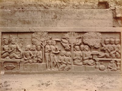 KITLV 103681 - Kassian Céphas - Bas-relief at Borobudur near Magelang - 1890-1891
