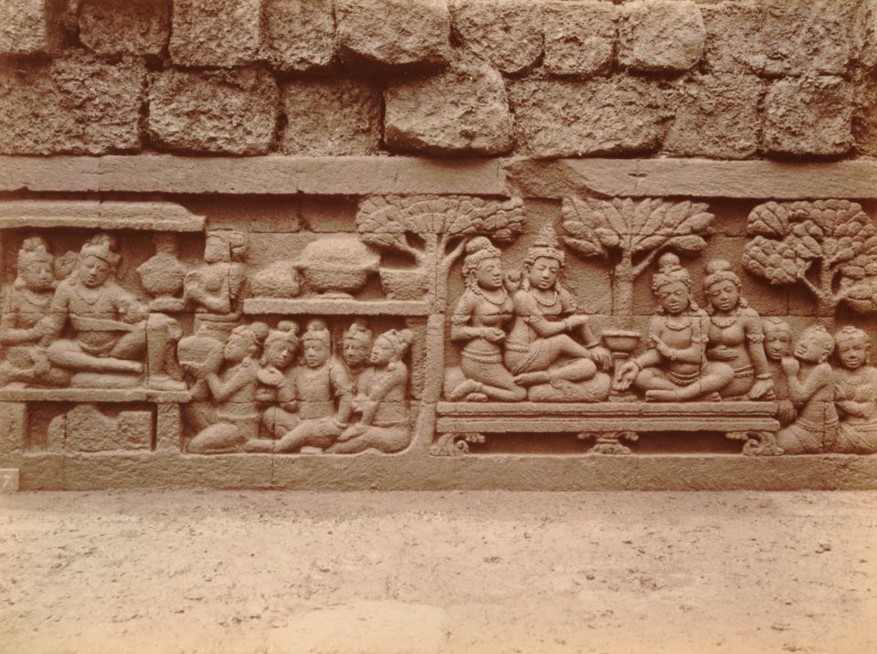 KITLV 103595 - Kassian Céphas - Bas-relief at Borobudur near Magelang - 1890-1891