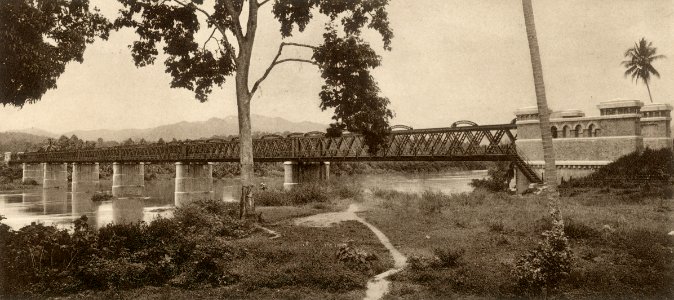 KITLV - 79994 - Kleingrothe, C.J. - Medan - Railway bridge at Enggor near Ipoh, Malaysia - circa 1910
