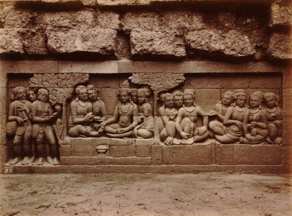 KITLV 103688 - Kassian Céphas - Bas-relief at Borobudur near Magelang - 1890-1891
