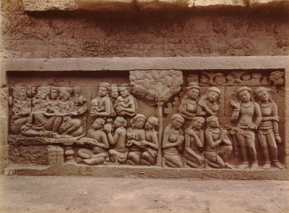 KITLV 103692 - Kassian Céphas - Bas-relief at Borobudur near Magelang - 1890-1891