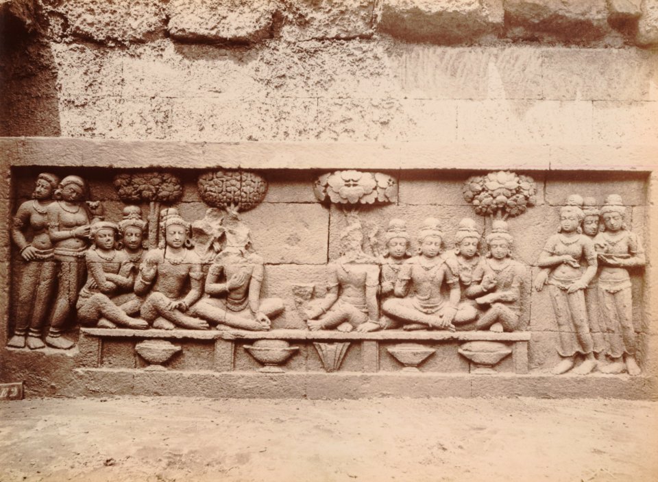 KITLV 103607 - Kassian Céphas - Bas-relief at Borobudur near Magelang - 1890-1891
