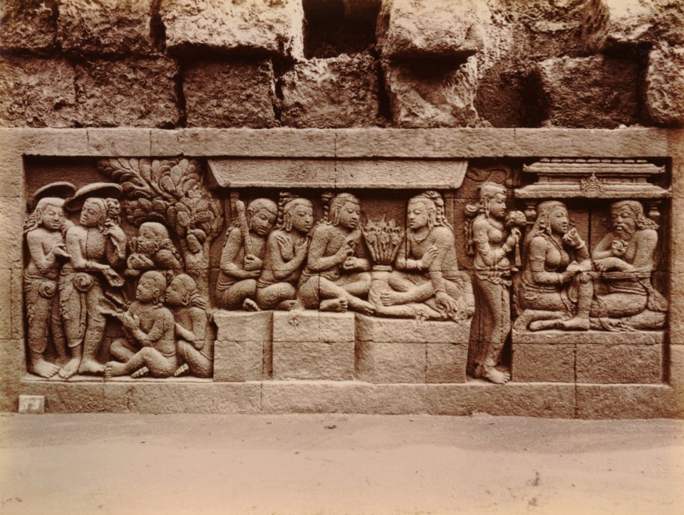 KITLV 103700 - Kassian Céphas - Bas-relief at Borobudur near Magelang - 1890-1891