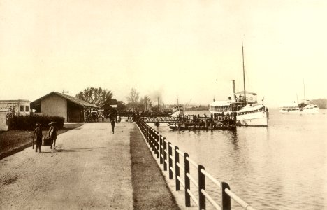 KITLV - 80010 - Kleingrothe, C.J. - Medan - Quay at Prai in Penang Island - circa 1910