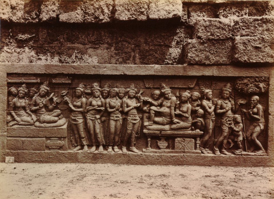 KITLV 103704 - Kassian Céphas - Bas-relief at Borobudur near Magelang - 1890-1891