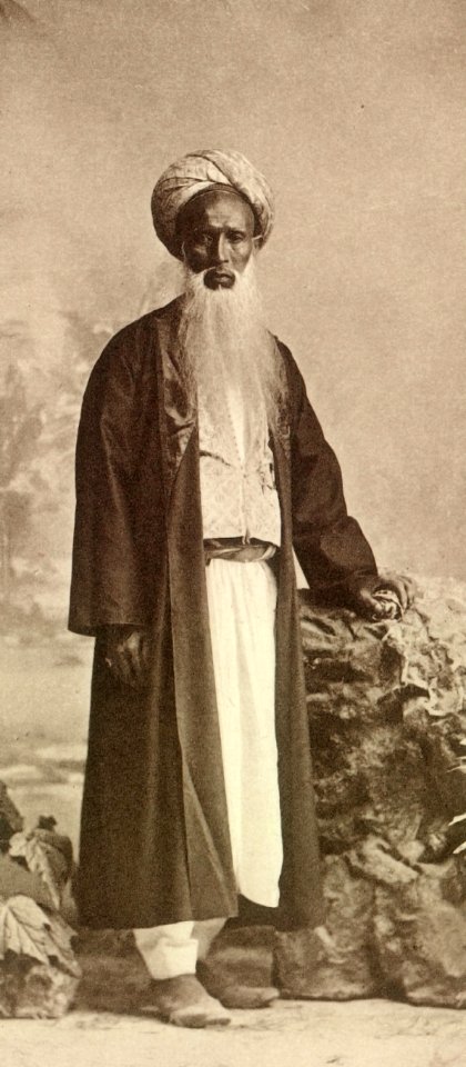 KITLV - 80014 - Kleingrothe, C.J. - Medan - Malaysian religious leader (Hadji), probably in Malaysia - circa 1910