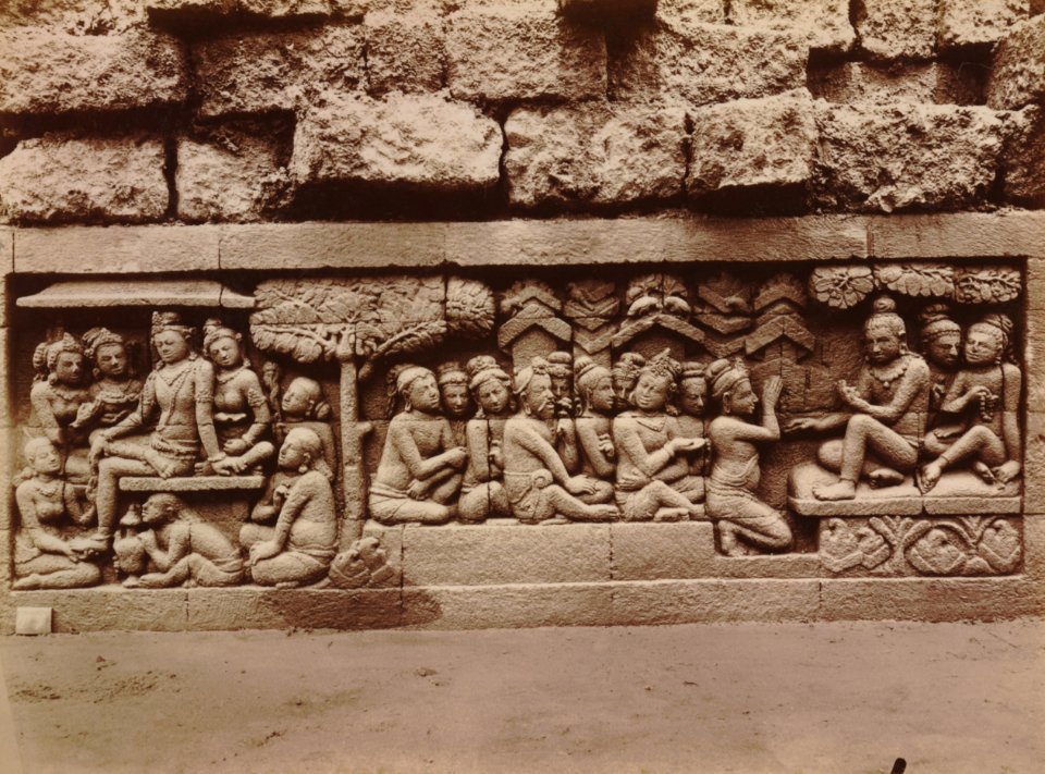 KITLV 103708 - Kassian Céphas - Bas-relief at Borobudur near Magelang - 1890-1891