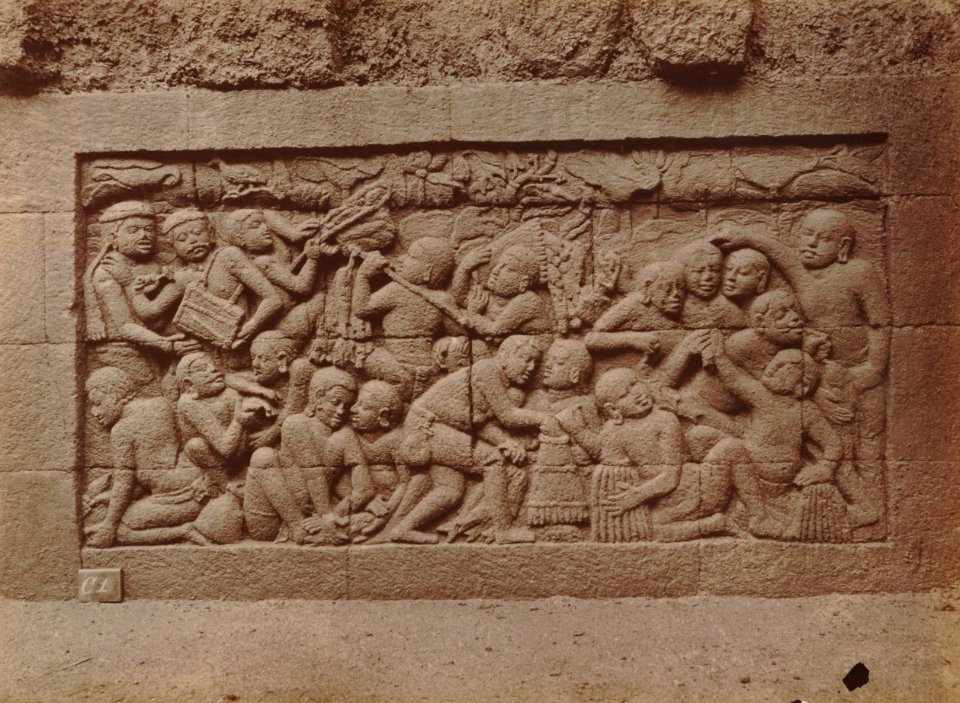 KITLV 103623 - Kassian Céphas - Bas-relief at Borobudur near Magelang - 1890-1891